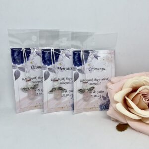 Köszönőajándék rózsakvarcból és hegyikristályból, kék-rózsaszín kártyával