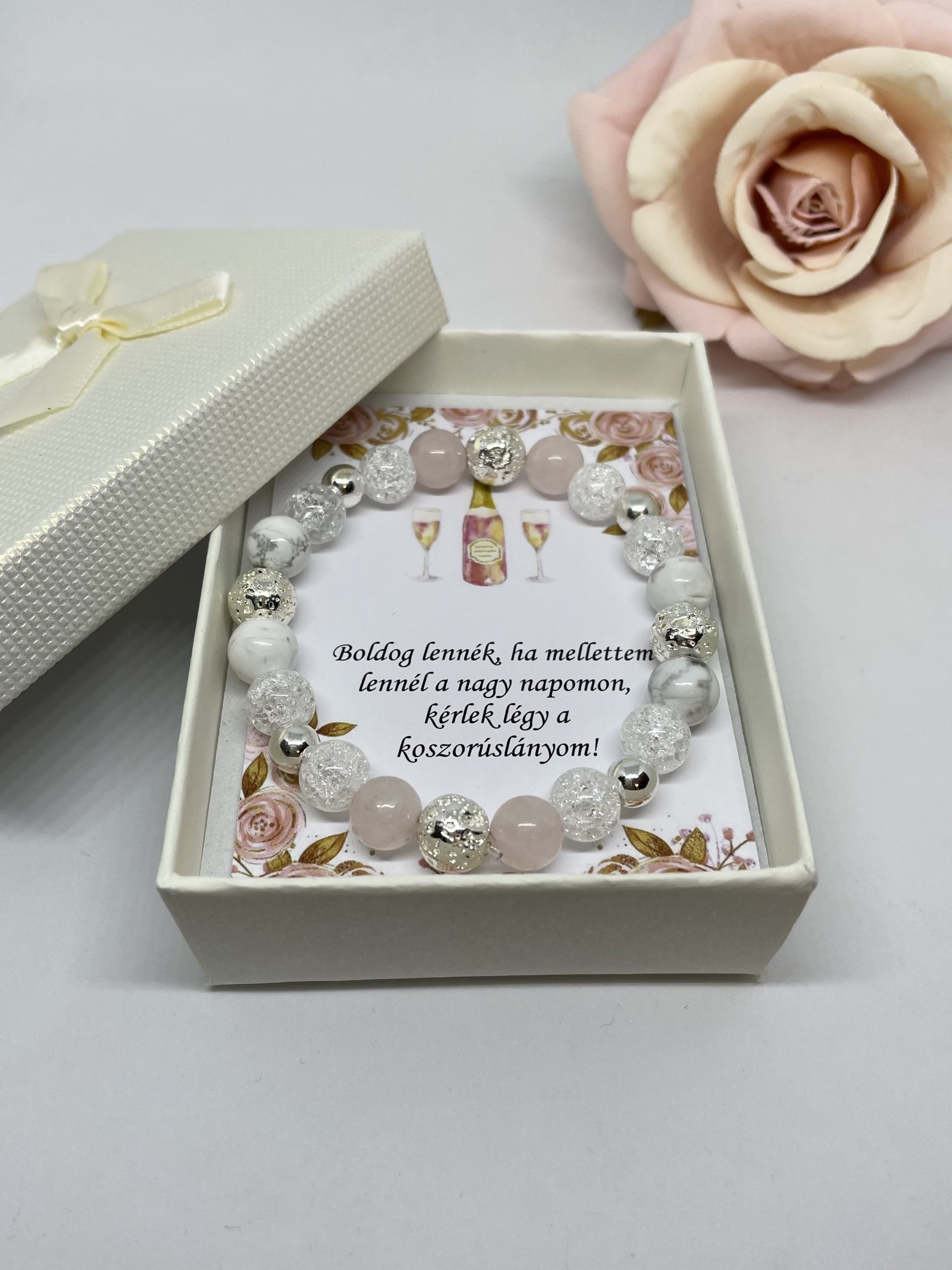 Rózsaszín-fehér-ezüst koszorúslányfelkérő díszdobozban
