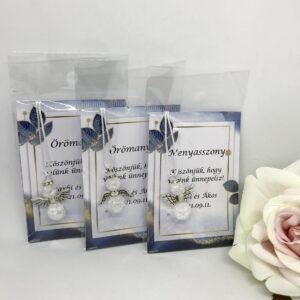 Köszönőajándék roppantott hegyikristályból, kék kártyával