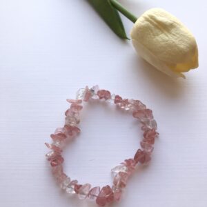 Cseresznyekvarc chips karkötő