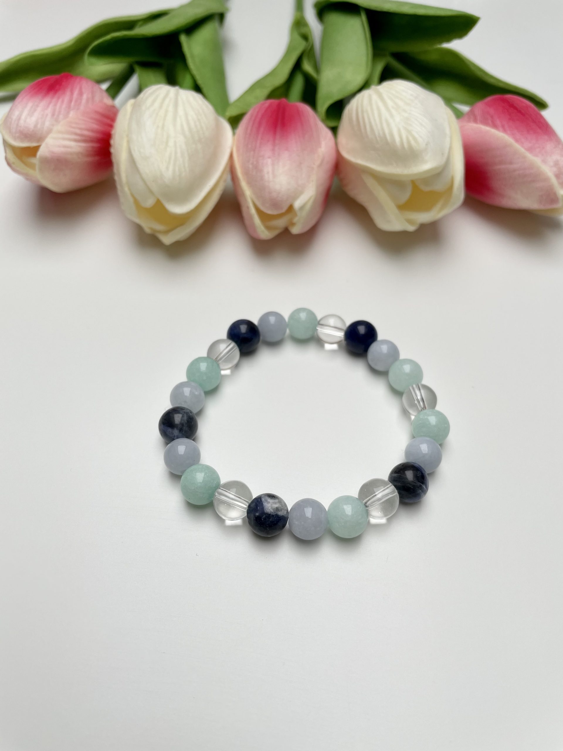Jade, hegyikristály, akvamarin és szodalit karkötő